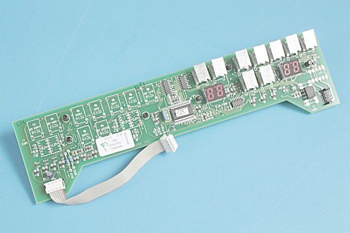 CARTE DE COMMANDE PLAQUE INDUCTION FAGOR BRANDT – 74X7789 (CARTE ÉLECTRONIQUE – PLAQUE)