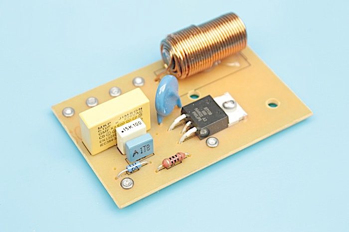 CARTE ALIMENTATION HOTTE WHIRLPOOL – 481921478343 (CARTE ÉLECTRONIQUE – HOTTE)
