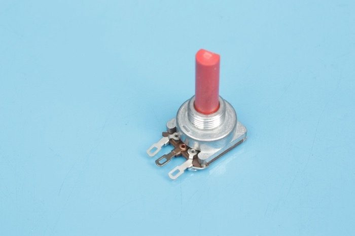 POTENTIOMÈTRE 47 KOHM POUR ETK308S STIEBEL ELTRON – 148746 (DIVERS – CHAUFFAGE)