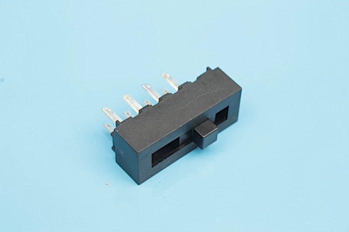 INTERRUPTEUR POUR HOTTE WHIRLPOOL – – 481927618053 (CARTE ÉLECTRONIQUE – HOTTE)