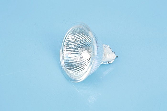 AMPOULE HALOGÈNE HOTTE 20W GU05,3 12V 60° ELECTROLUX ARTHUR MARTIN – 50282738009 (ECLAIRAGE – HOTTE)