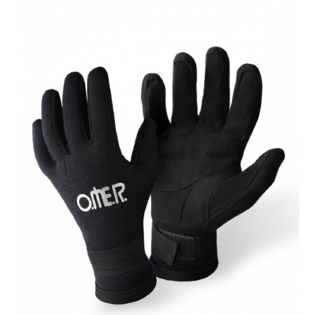• Gants en alcantara et néoprène 3mm.