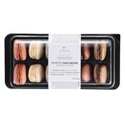 Assortiment de petits macarons au chocolat