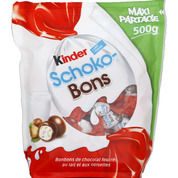 Bonbons de chocolat au lait fourrés au lait et à la noisette