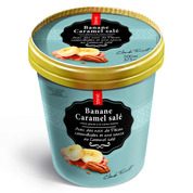 Crème glacée à la crème fraîche – banane, caramel salé