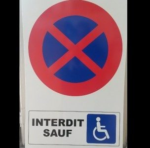 Panneau PVC – Arrêt et stationnement interdits sauf handicapés